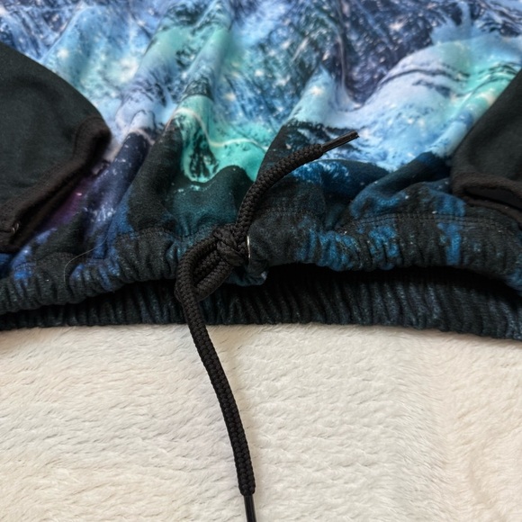 🎄 5/$25 Justice Colorful Mountain Print Pullover - Picture 2 of 4